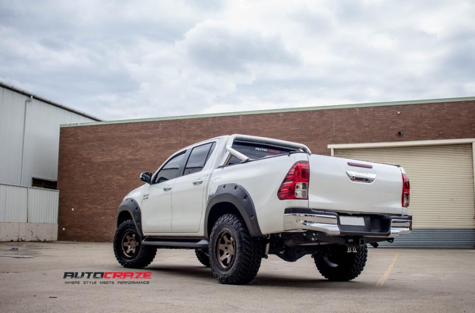 TOYOTA HILUX N80 4WD SIX MATTE BRONZE