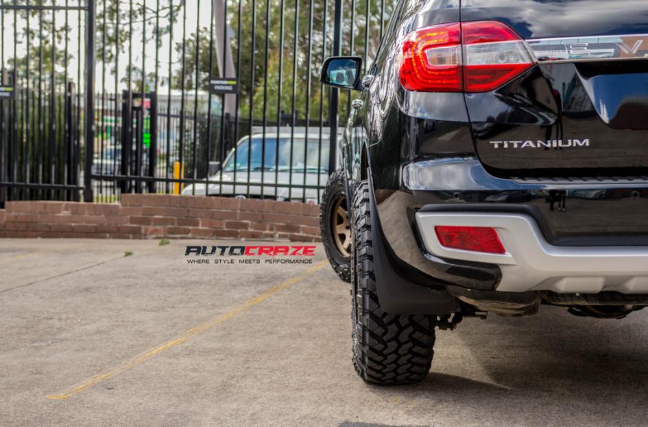 FORD EVEREST SIX MATTE BRONZE