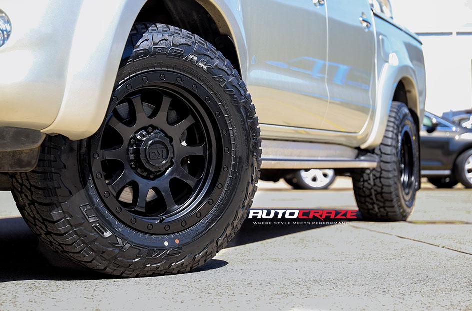 TOYOTA HILUX N70 4WD HURRICANE SATIN BLACK