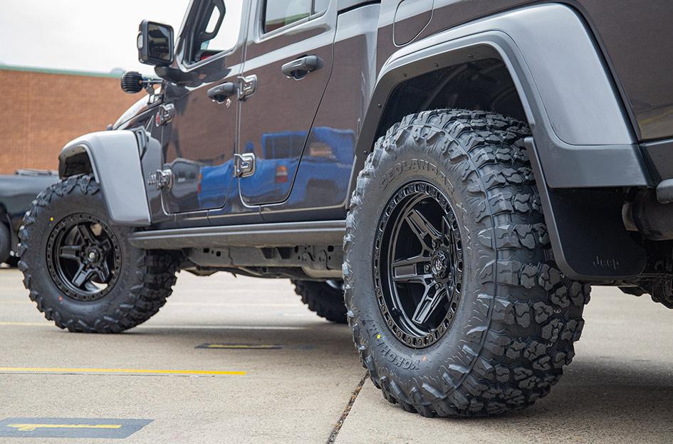 JEEP GLADIATOR KICKER MATTE BLACK
