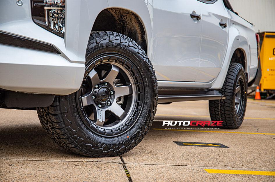 MITSUBISHI TRITON BLOCK MATTE ANTHRACITE BLACK RING