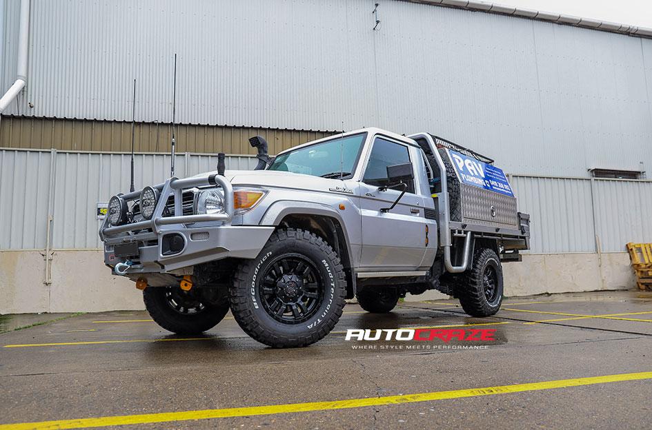 TOYOTA LANDCRUSIER SLEDGE MATTE BLACK