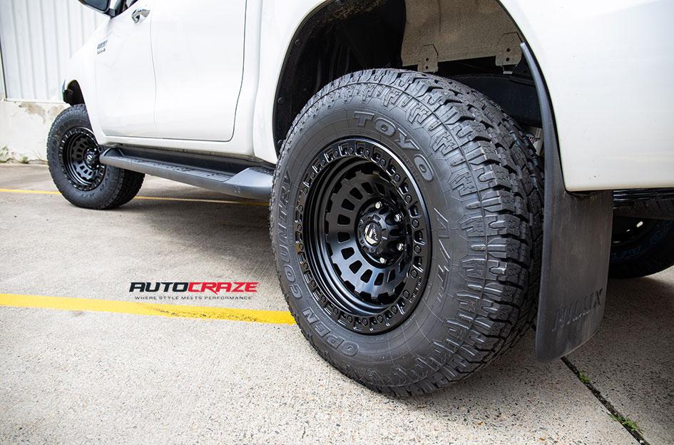 TOYOTA HILUX N80 4WD ZEPHYR MATTE BLACK