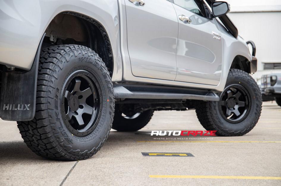 TOYOTA HILUX N80 4WD SIX MATTE BLACK