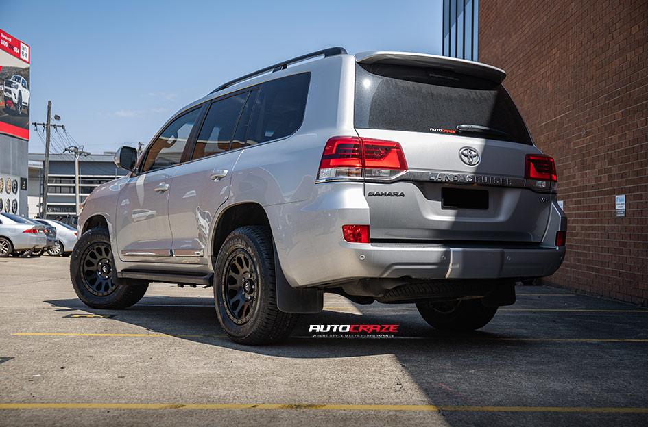 TOYOTA LANDCRUISER VECTOR MATTE BLACK