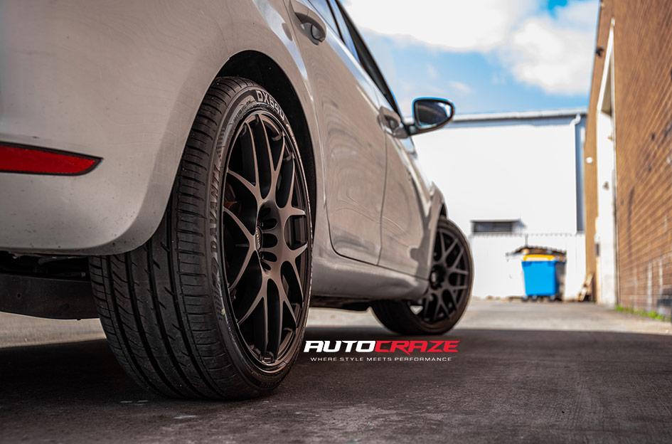 VOLKSWAGEN GOLF RELOAD SATIN BLACK