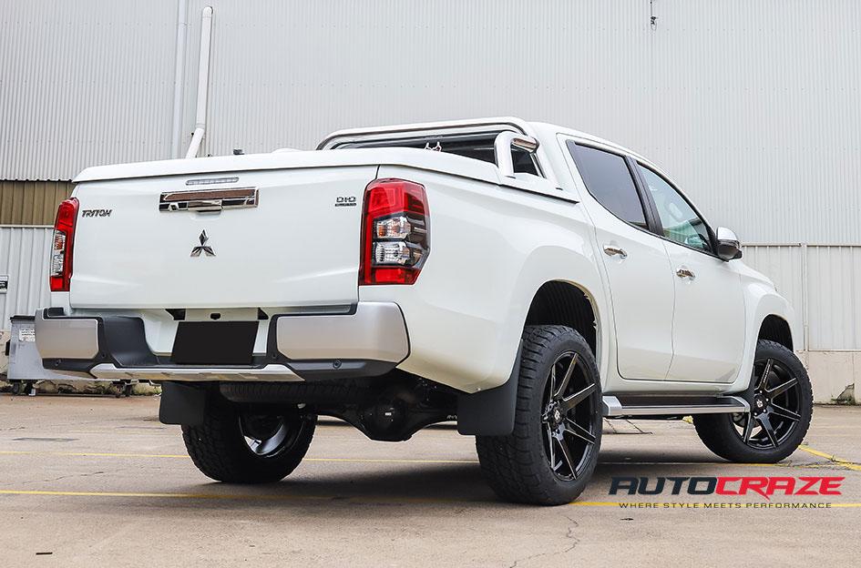 MITSUBISHI TRITON AVALANCHE GLOSS BLACK MILLED ACCENTS