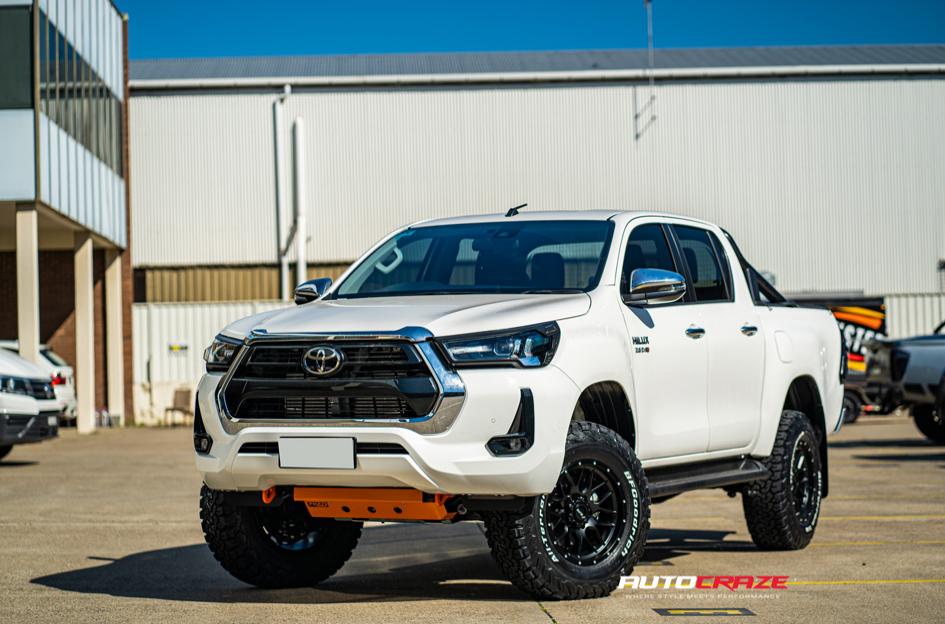 TOYOTA HILUX 4WD CHAOS SATIN BLACK