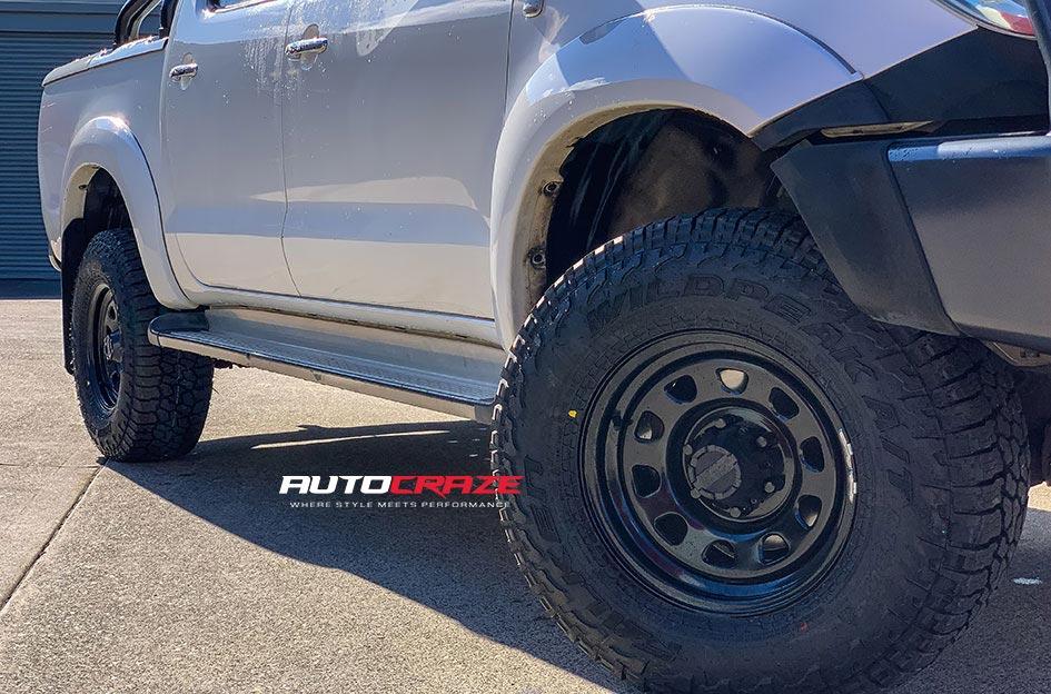 TOYOTA HILUX N70 4WD D HOLE BLACK