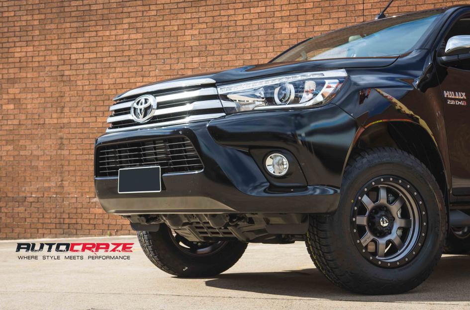 TOYOTA HILUX N70 4WD TROPHY MATTE ANTHRACITE WITH BLACK RING 3