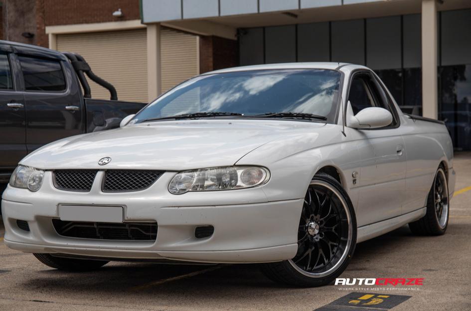 HOLDEN-COMMODORE-UTE-CHEETAH-GLOSS-BLACK-POLISH-LIP