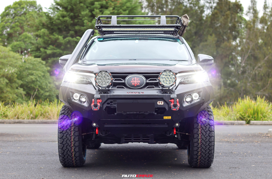 TOYOTA FORTUNER NOMAD N232 GLOSS BLACK DARK TINT