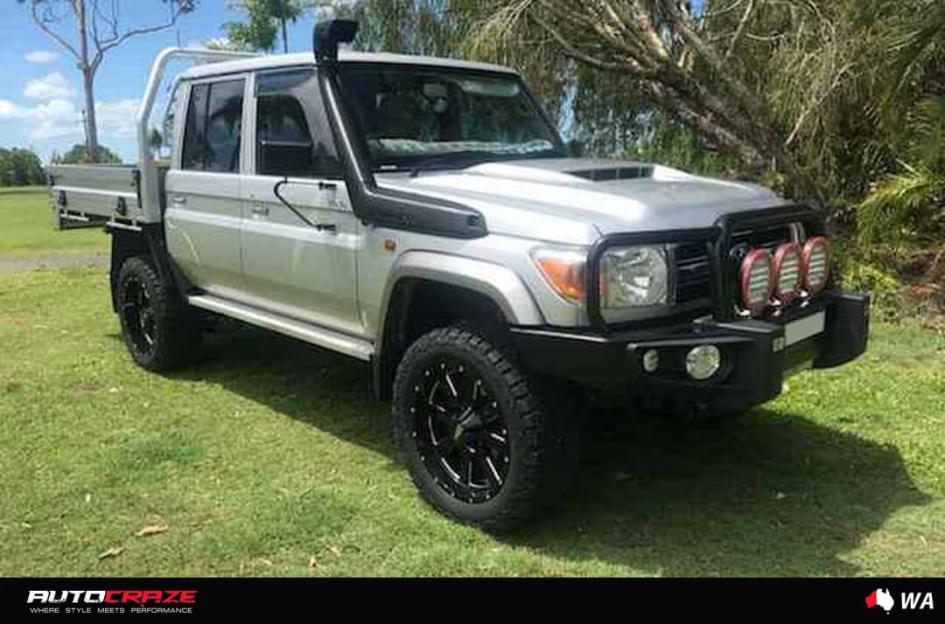 TOYOTA LANDCRUSIER MO962 GLOSS BLACK