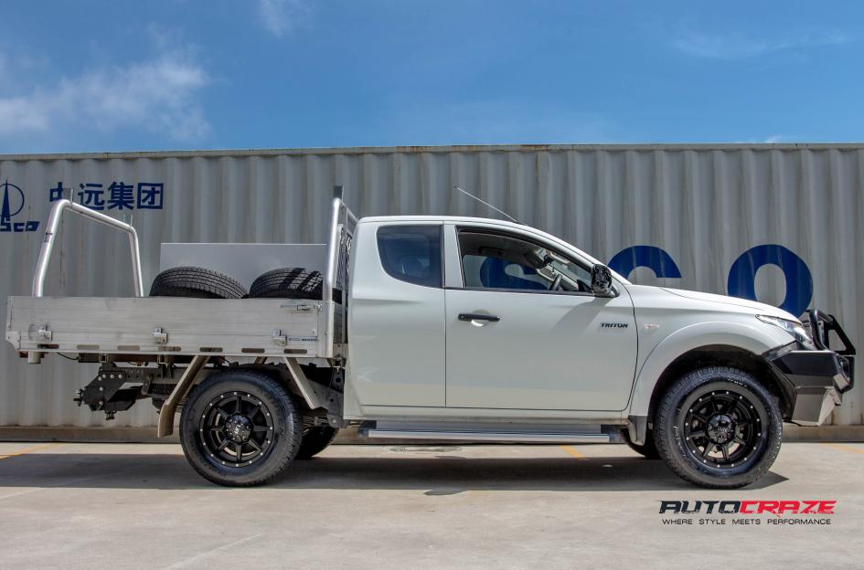 MITSUBISHI TRITON T14 SATIN BLACK
