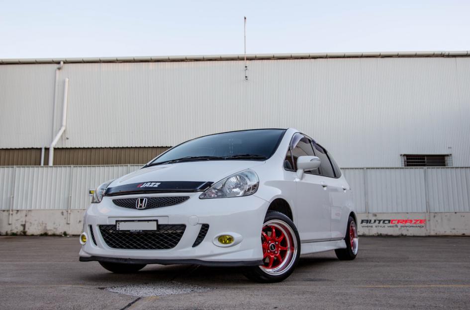 HONDA-JAZZ-TUNING-RED-POLISH-LIP