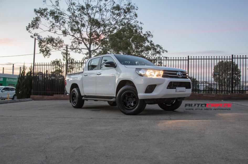 TOYOTA-HILUX-4WD-SIX-MATTE-BLACK-FACE-WITH-GLOSS-BLACK-WINDOWS