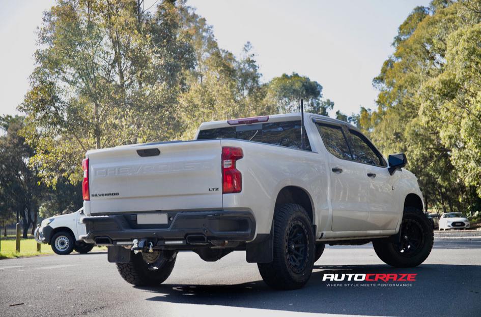 CHEVROLET SILVERADO COVERT MATTE BLACK