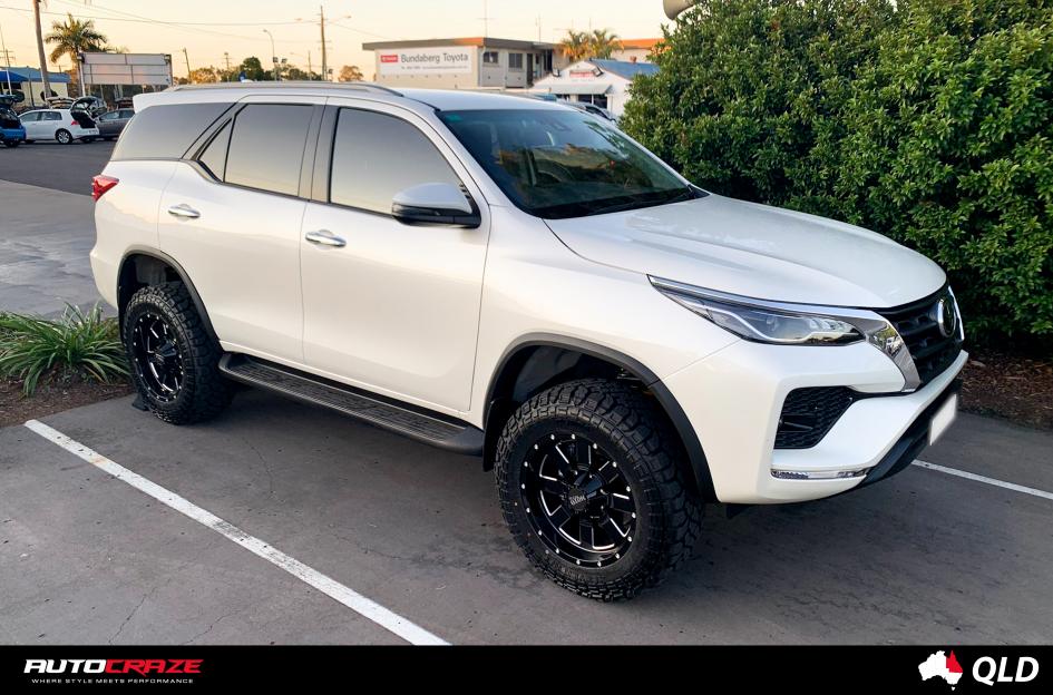 TOYOTA-FORTUNER-MO962-GLOSS-BLACK-MILLED-ACCENTS