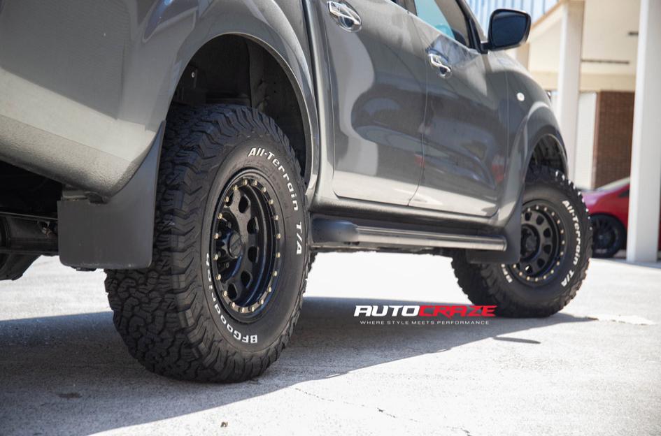 NISSAN NAVARA D LOCKER BLACK