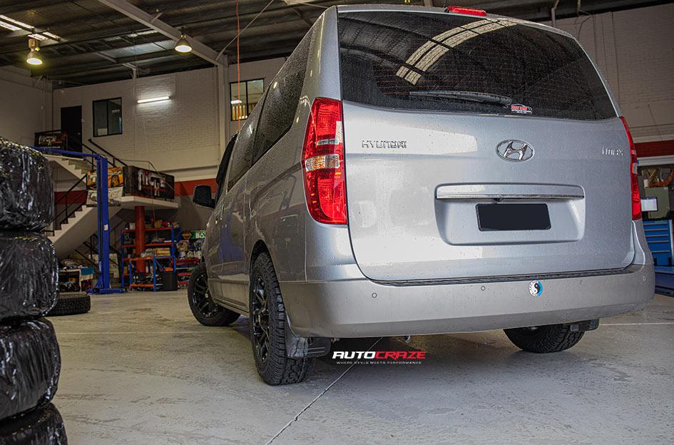 HYUNDAI IMAX CLIFF MATTE BLACK 