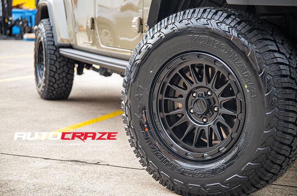 JEEP GLADIATOR IMPACT SATIN BLACK