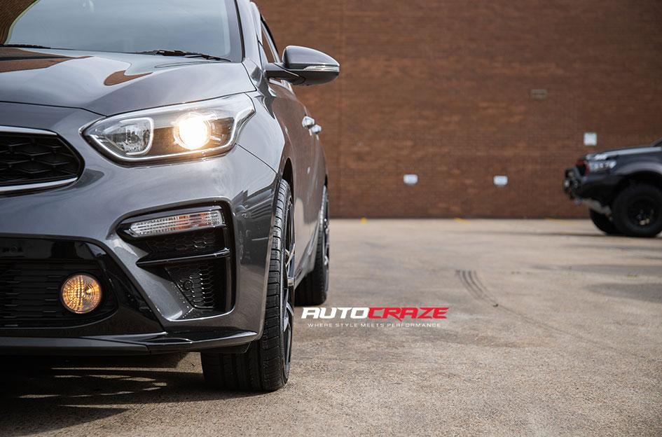 KIA-CERATO-PODIUM-PIANO-BLACK-MACHINED