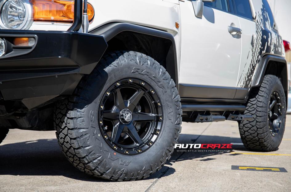 TOYOTA FJ CRUISER TEMPO SATIN BLACK