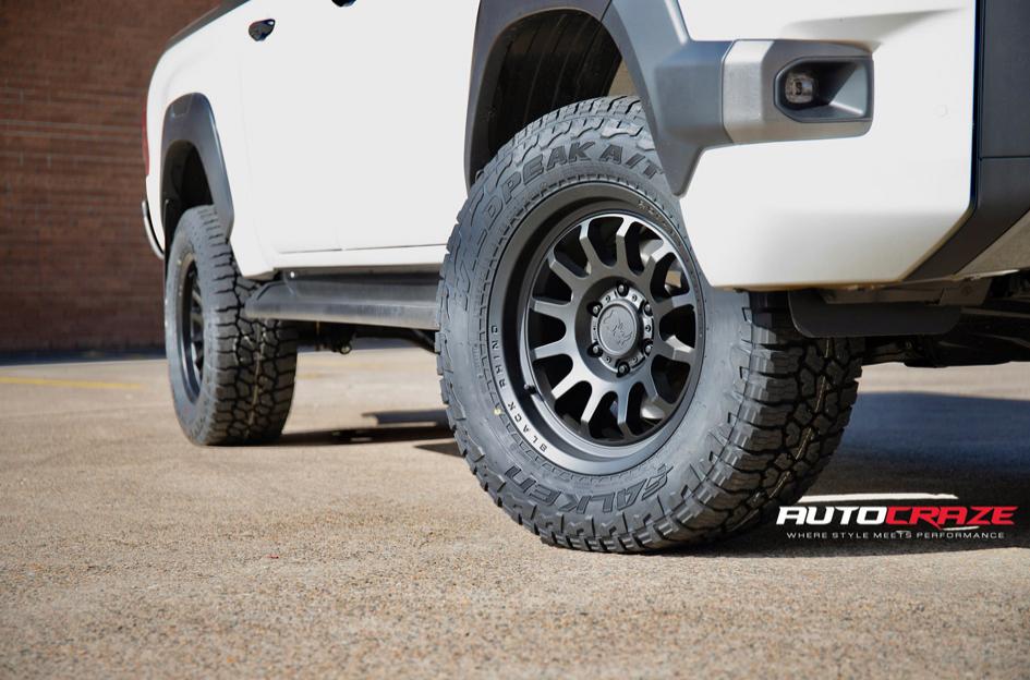 TOYOTA HILUX 4WD RAPID MATTE BLACK