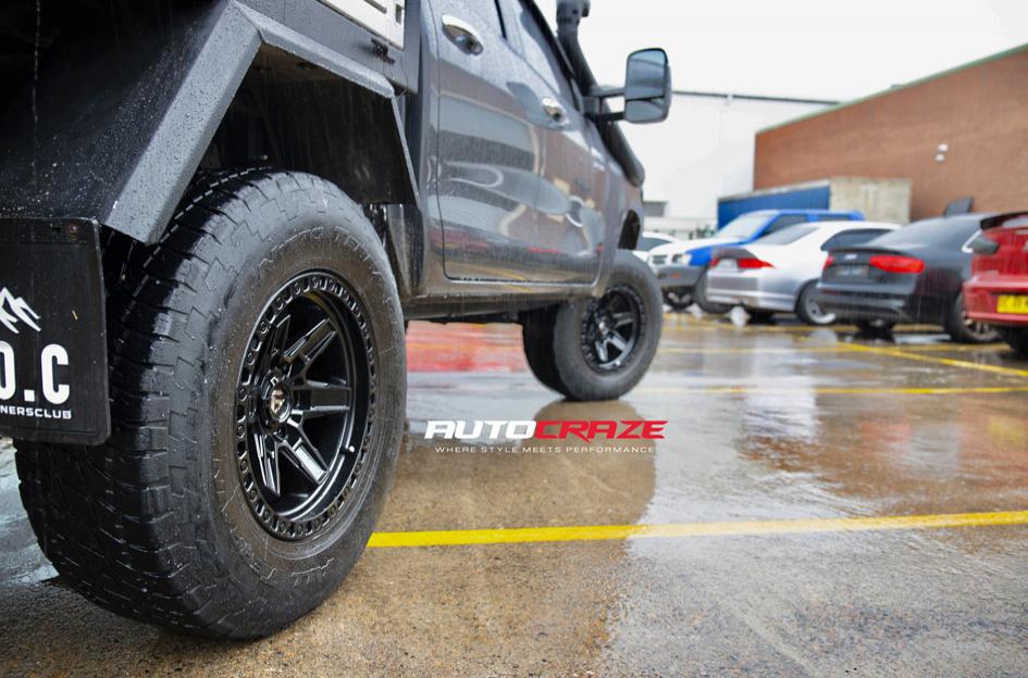 TOYOTA HILUX N80 4WD KICKER MATTE BLACK