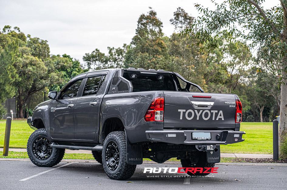 TOYOTA HILUX 4WD CINCO GLOSS BLACK W STAINLESS BOLTS