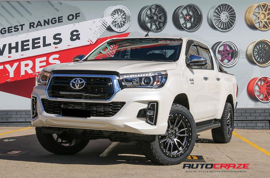 TOYOTA HILUX 4WD REBEL ANTHRACITE CENTER W BLACK LIP