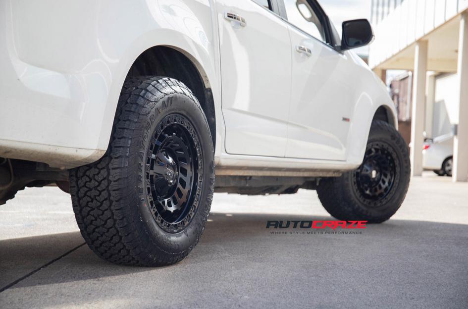 HOLDEN COLORADO ZOMBIE SATIN BLACK