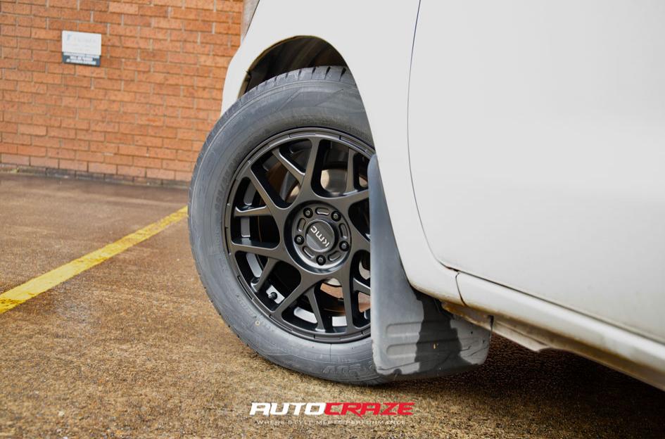 TOYOTA HILUX 2WD BULLY XD SATIN BLACK