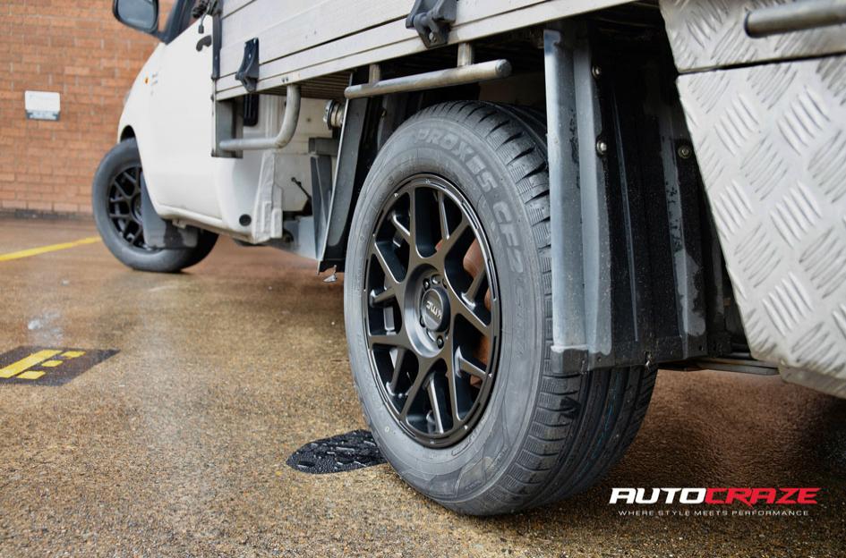 TOYOTA HILUX 2WD BULLY XD SATIN BLACK
