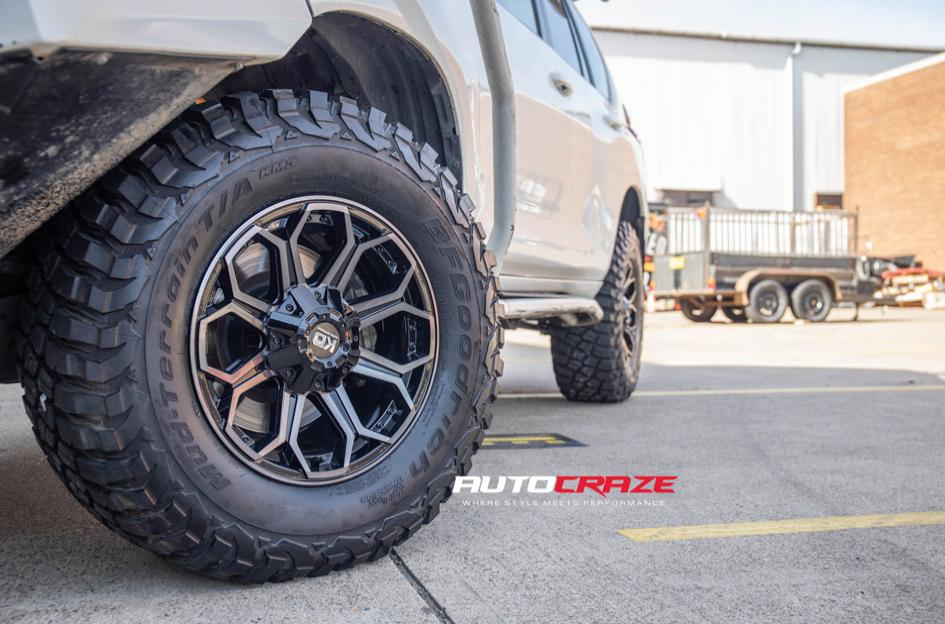 TOYOTA LANDCRUISER REPLAY GLOSS BLACK MACHINED DARK TINT