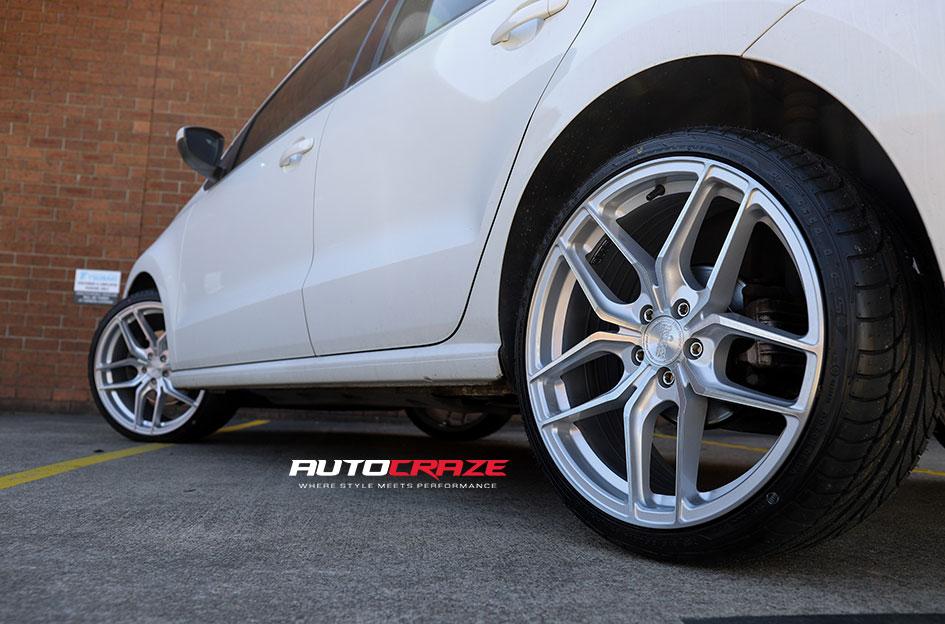 VOLKSWAGEN POLO TSI TARO SILVER BRUSHED