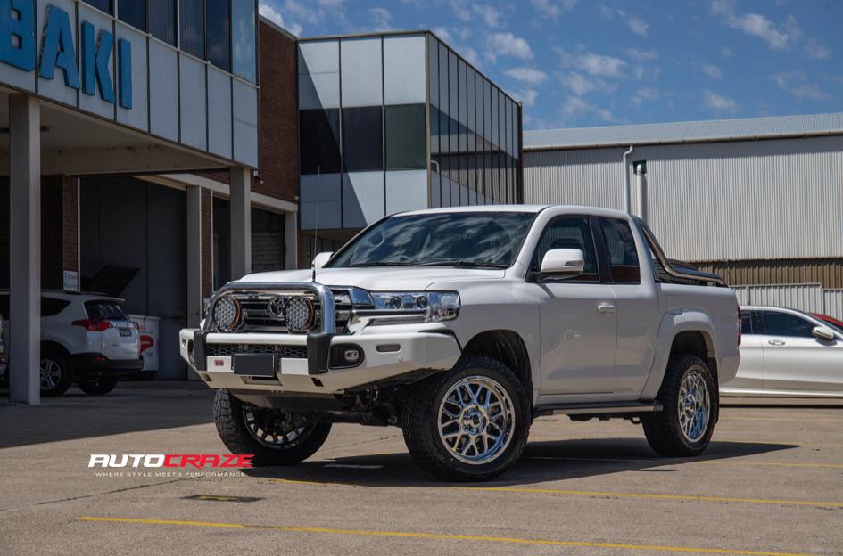 TOYOTA HILUX 4WD GRENADE CHROME
