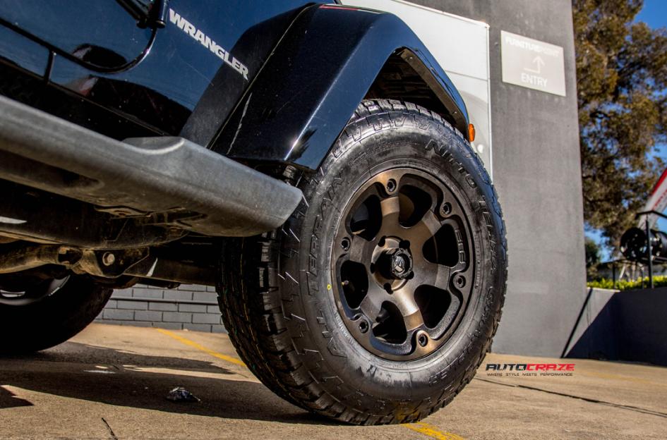 JEEP WRANGLER BEAST BLACK MACHINED WITH DARK TINT
