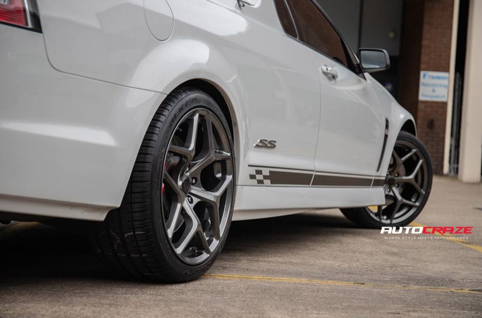 HOLDEN-COMMODORE-DOMINATE-GUNMETAL