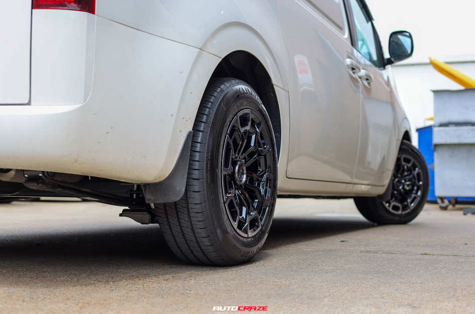 HYUNDAI STARIA NOMAD N162 GLOSS BLACK DARK TINT