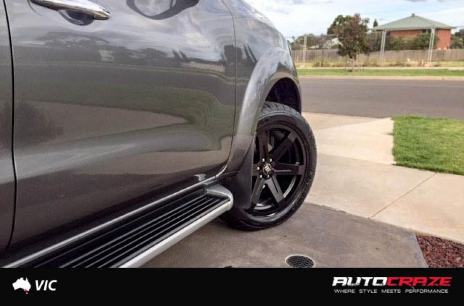 NISSAN NAVARA PEAK MATTE BLACK