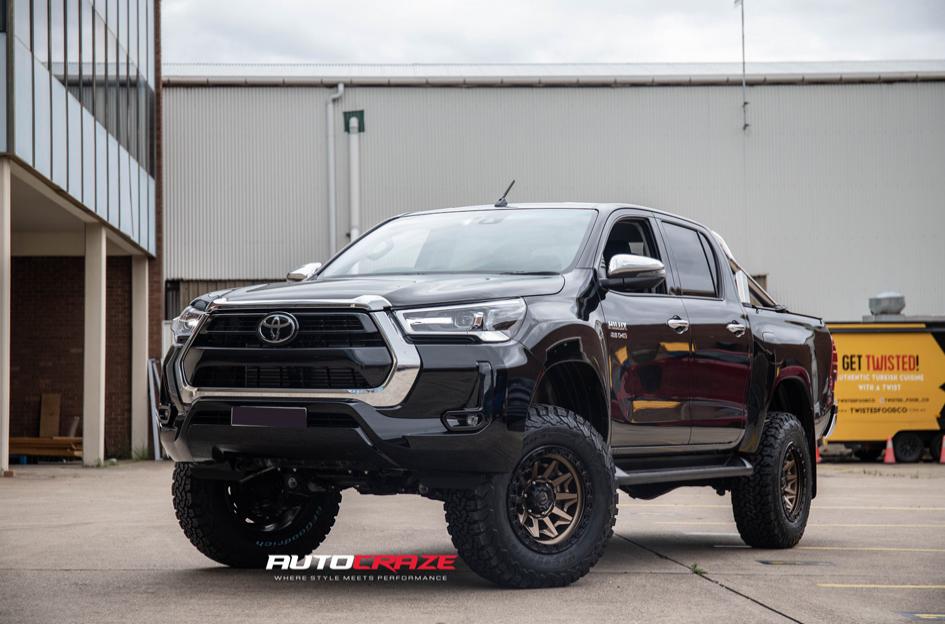 TOYOTA HILUX N80 4WD COVERT BRONZE BLACK LIP