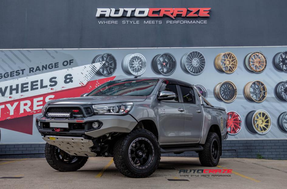 TOYOTA HILUX N80 4WD TROPHY MATTE BLACK WITH ANTHRACITE RING