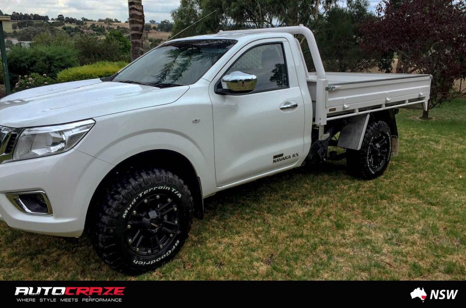 NISSAN NAVARA OUTLAW SATIN BLACK