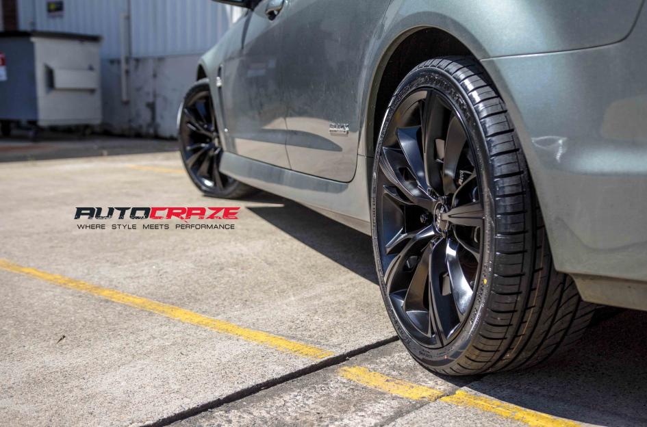HOLDEN-COMMODORE-KAPTIVE-SATIN-BLACK