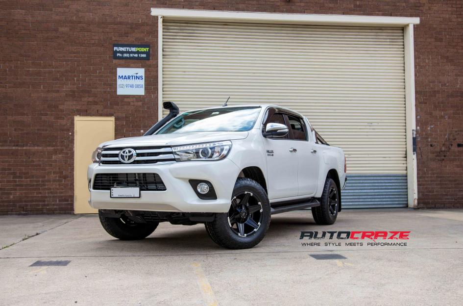 TOYOTA HILUX 4WD T-12