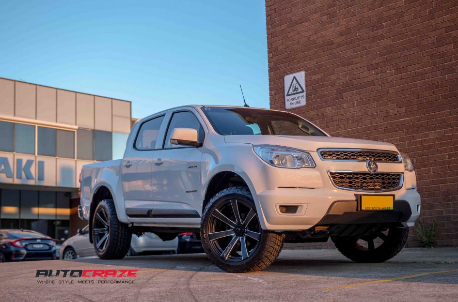 HOLDEN COLORADO RTG GLOSS BLACK MILLED ACCENTS