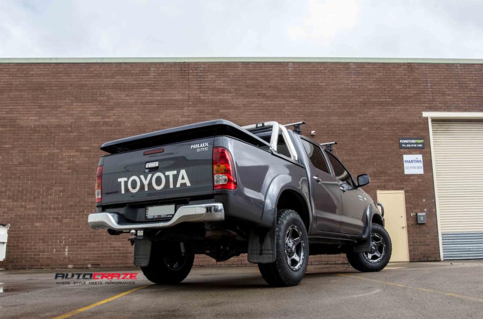TOYOTA HILUX N70 4WD GD04 GRAPHITE WITH MILLED ACCENTS