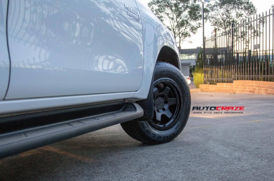 TOYOTA-HILUX-4WD-SIX-MATTE-BLACK-FACE-WITH-GLOSS-BLACK-WINDOWS