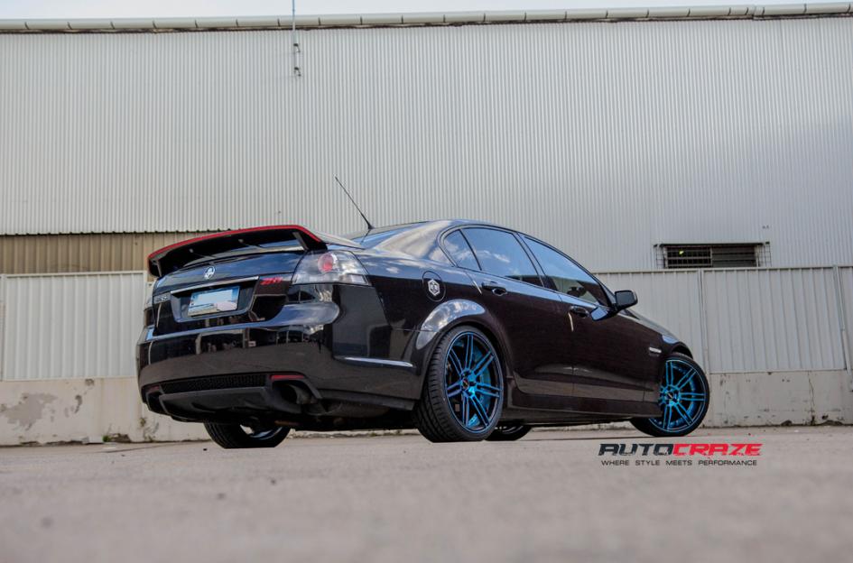 HOLDEN-COMMODORE-INVADER-GLOSS-BLACK-ELECTRIC-BLUE